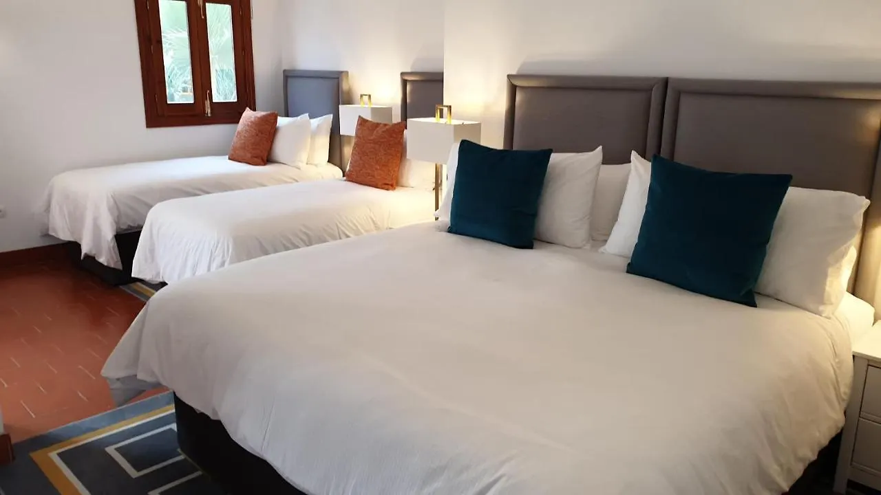 La Roca Rara - 8 Bedroom Villa Nerja